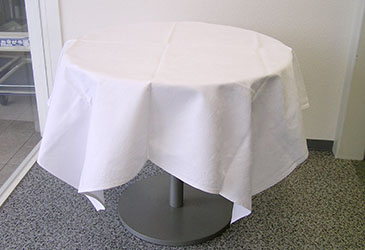 テーブルクロス　正方形サイズぶどう柄（白）